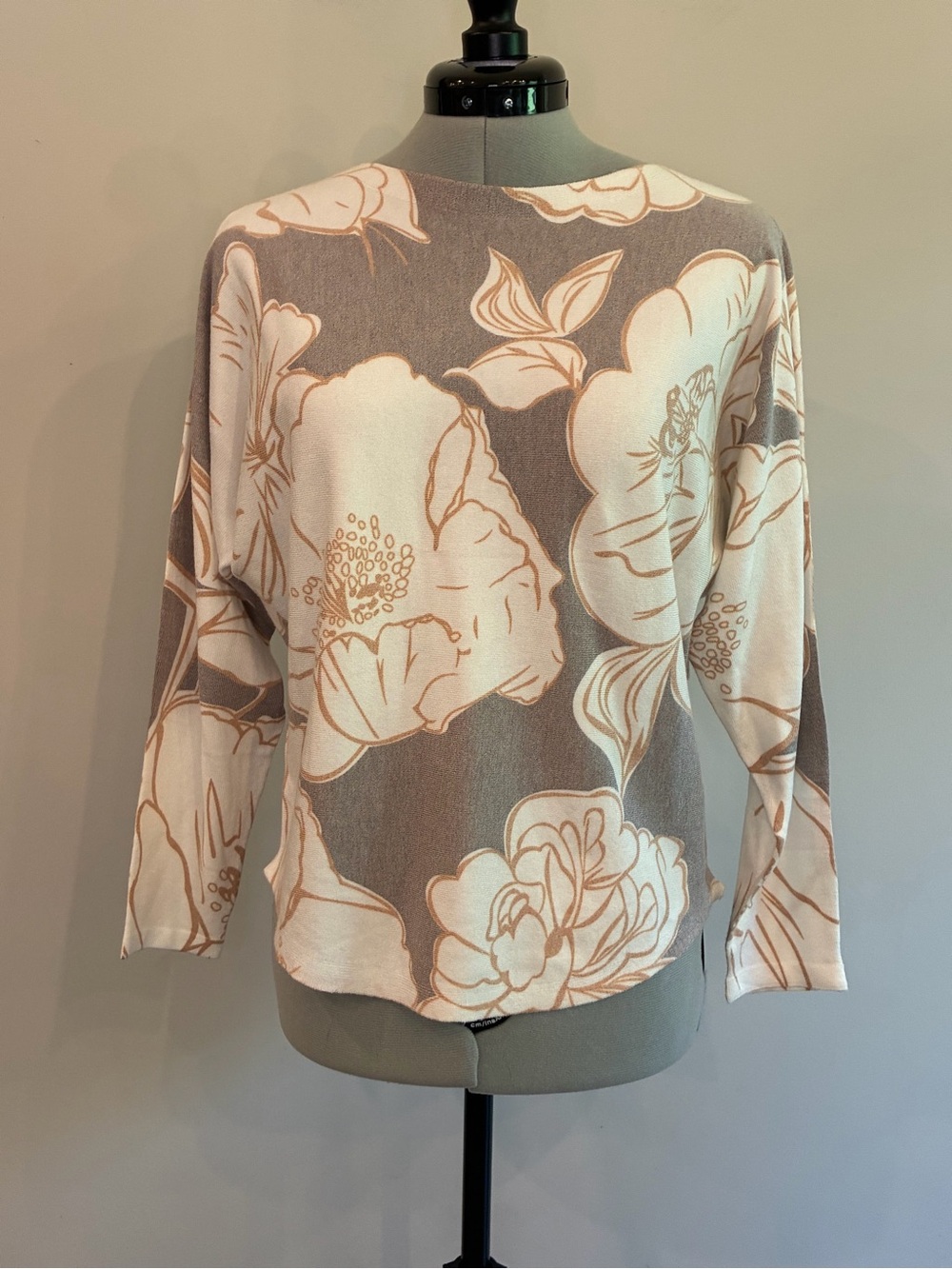 Sioni Floral Crewneck Sweater in Cream and Taupe 0070